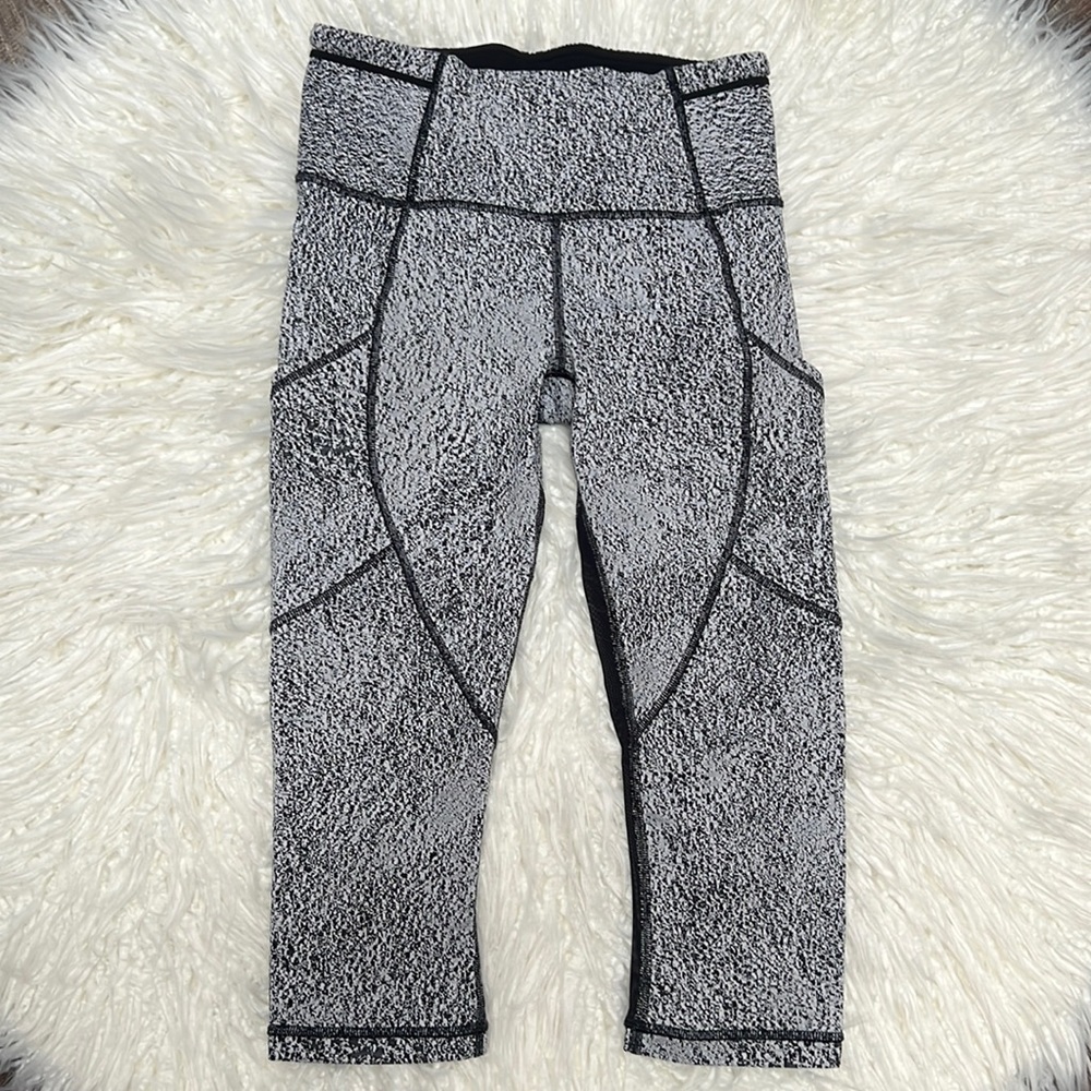 Lululemon Race Rival Crop Marathon Mesh Leggings With Side Pockets